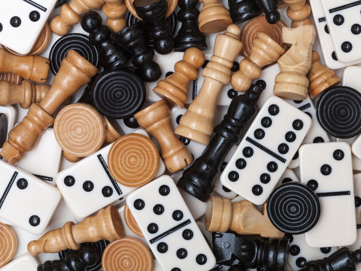 Winters in Pakistan: Must-Do Winter Activities in Pakistan 7 Winters in Pakistan: play board games while staying indoor