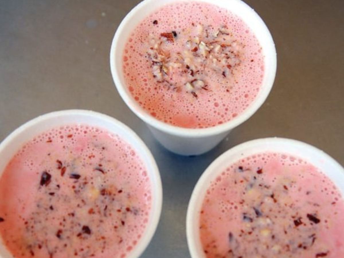 Winters in Pakistan: Must-Do Winter Activities in Pakistan 6 Winters in Pakistan: Enjoy kashmiri Chae on cozy winter night